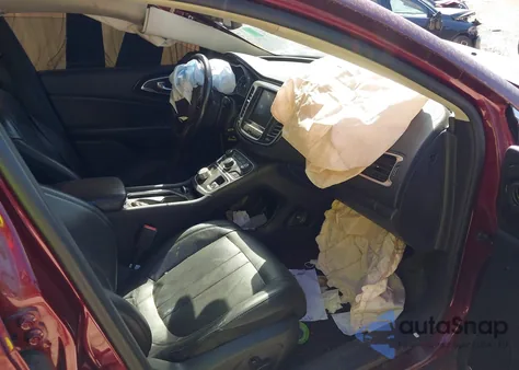 2015 Chrysler 200 C z USA, uszkodzony, nr VIN 1C3CCCCB1FN673303